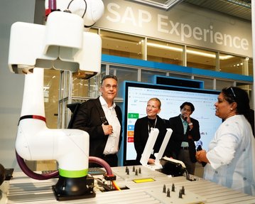 Foto: Dr. Thorsten Bagschik besucht SAP Labs India